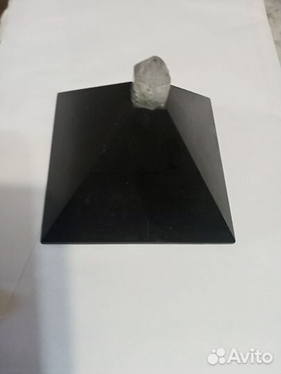 Пирамида шунгит