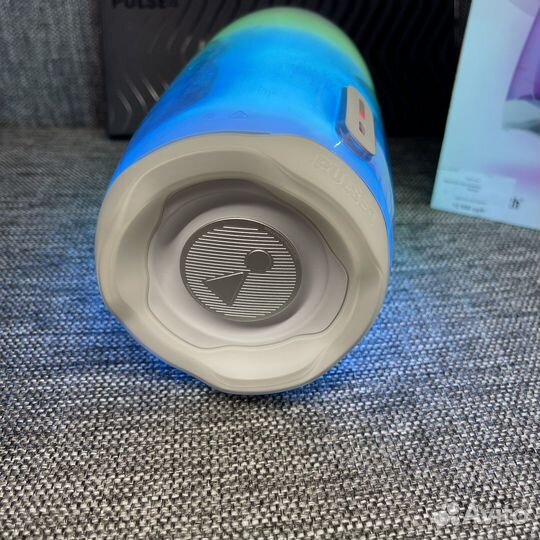 Портативная акустика JBL Pulse 4 белая б/у