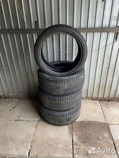 Pirelli Ice Zero 235/40 R19 96H