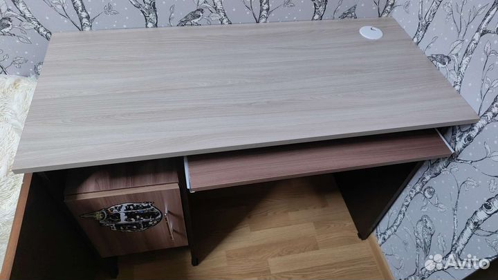 Письменный стол