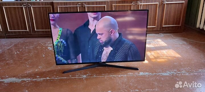 Телевизор samsung 106 см SMART tv