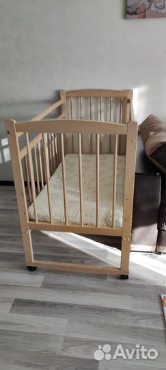 Детская кроватка с матрасом