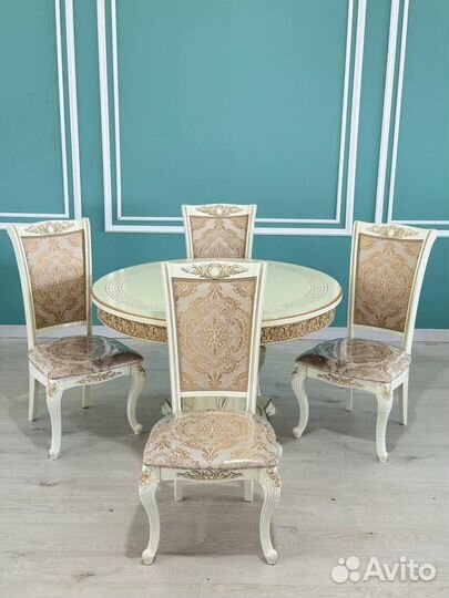 Стол и стулья в гостиную. В наличии