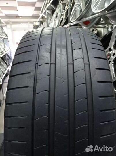 Pirelli P Zero PZ4 275/40 R20 и 315/35 R20 110W