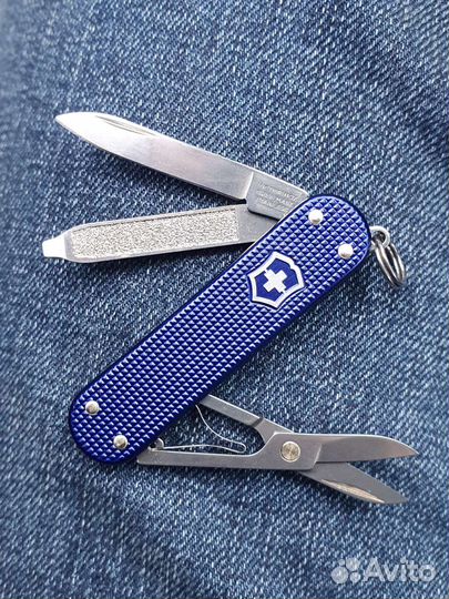 Нож-брелок Victorinox Classic SD Alox Colors