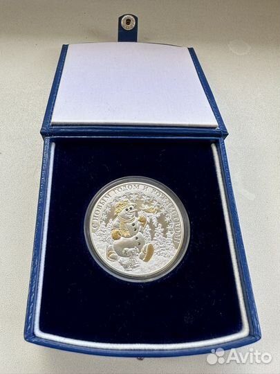 Серебряная монета с позолотой «Снеговик»