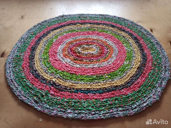 Коврик вязаный деревенский