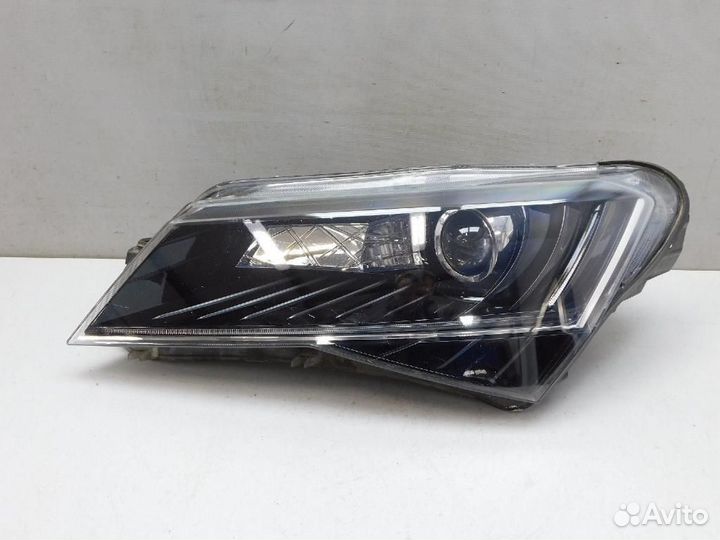 Фара левая Skoda Superb