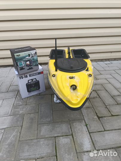 Прикормочный кораблик. С эхолотом