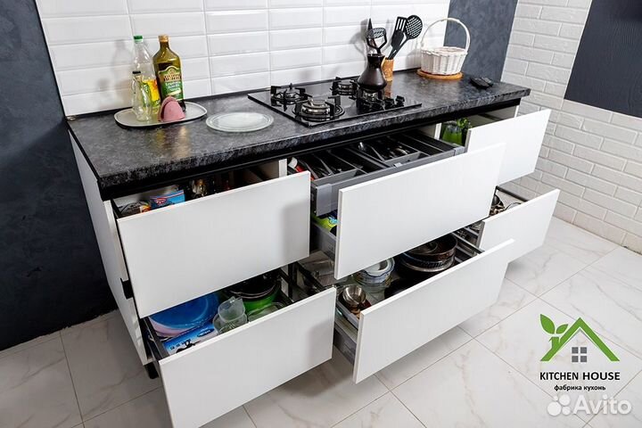 Кухонный гарнитур на заказ от фабрики