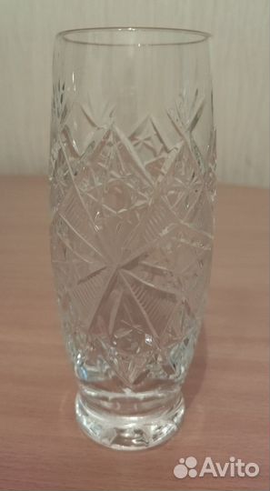 Хрустальные стаканы, графин и кувшин