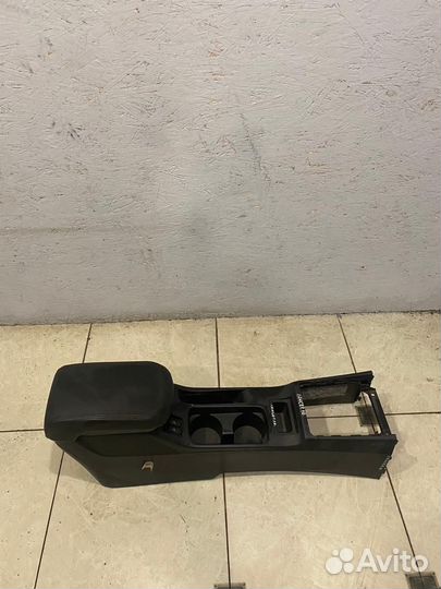 Подлокотник Mitsubishi Lancer 10