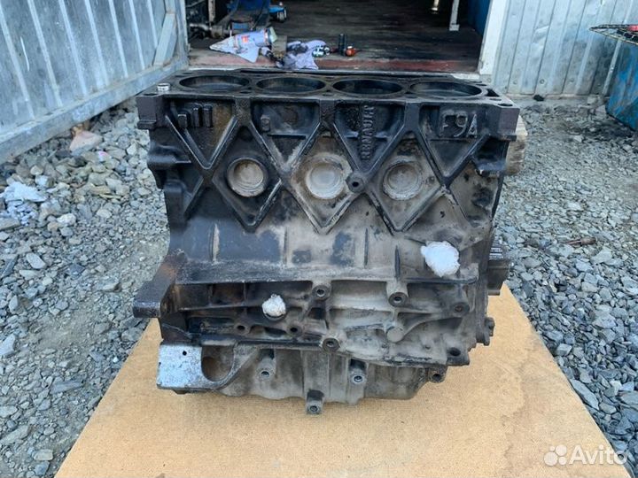 Блок двигателя Renault Megane 2 KM F9Q 800 2004