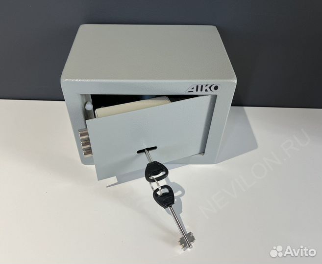 Сейф домашний маленький