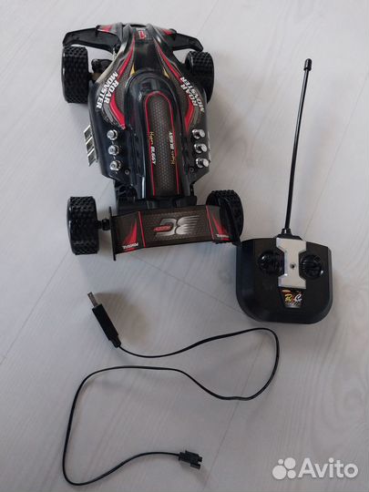 Машина на радиоуправлении с аккумулятором