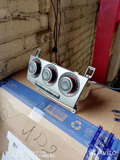 Блок управления отопителем Мазда 3 бк