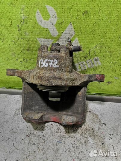 Суппорт передний правый Митсубиси Лансер 10