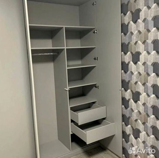 Угловой шкаф распашной