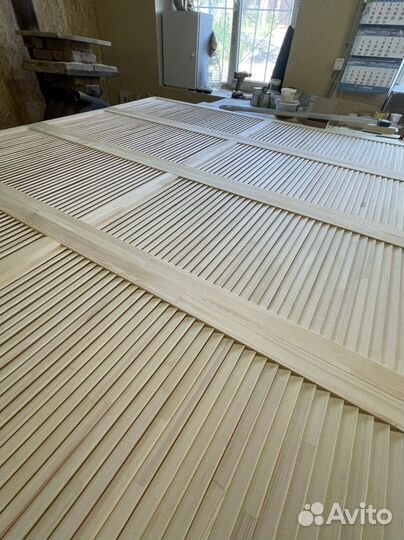 Жалюзийные двери из дуба бука сосны