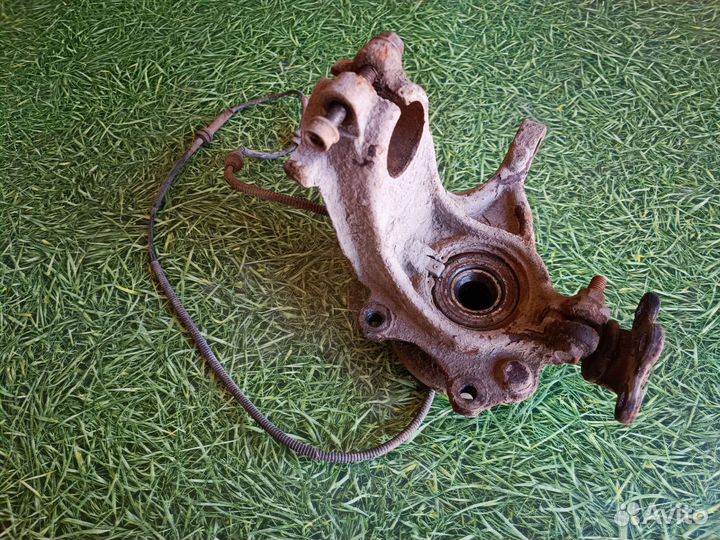 Поворотный кулак правый Ситроен С3 2005 г