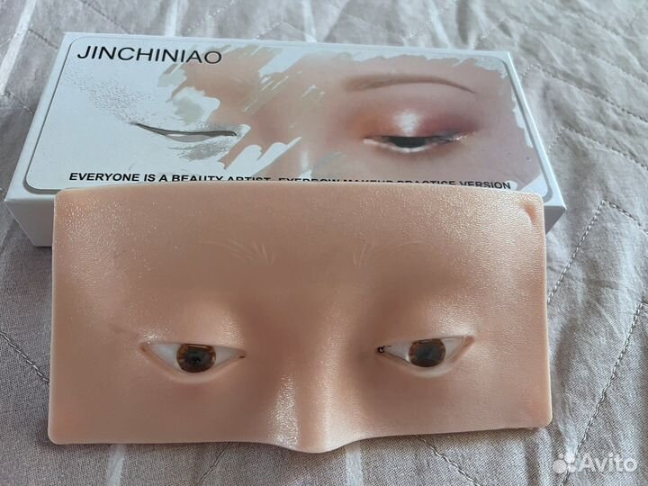 Манекен для макияжа