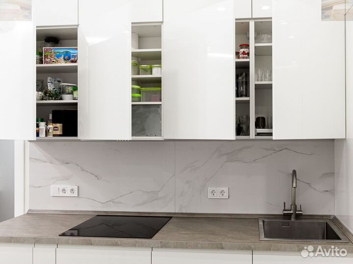 Кухня под потолок Белая угловая