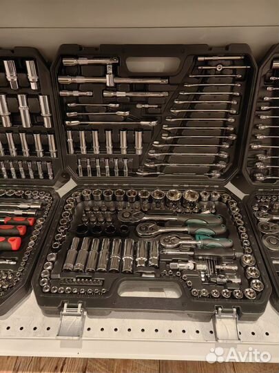 Набор инструментов для автомобиля