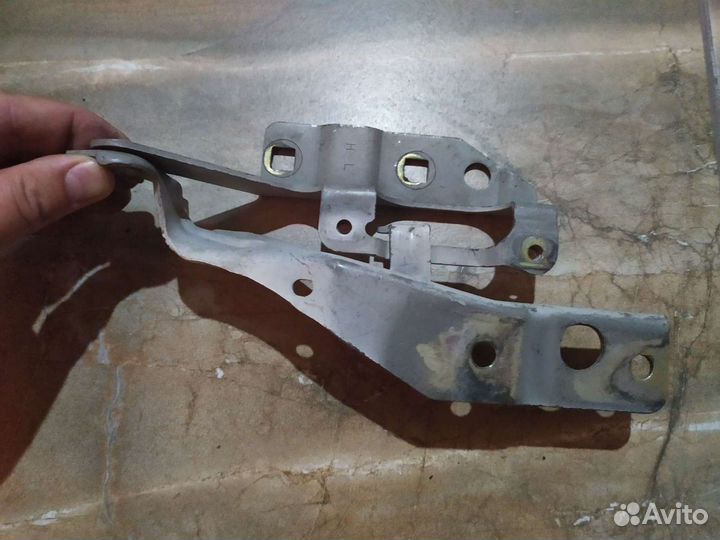 Петля капота левая на Ниссан хтрейл т30