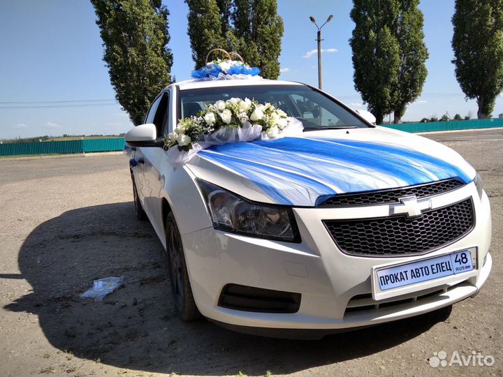 Свадебные украшения на автомобиль