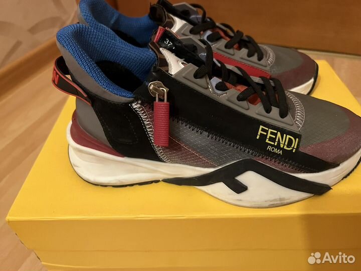 Кроссовки женские fendi