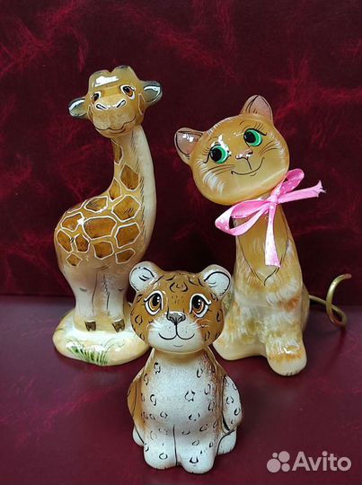 Статуэтки из природного камня Селенит