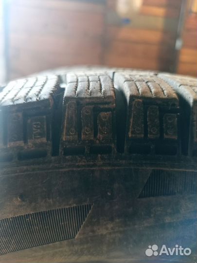 Pirelli Ice Zero FR 215/55 R16