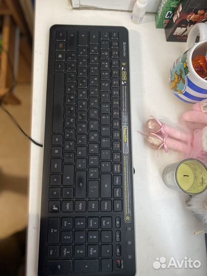 Клавиатура с подсветкой синего цвета