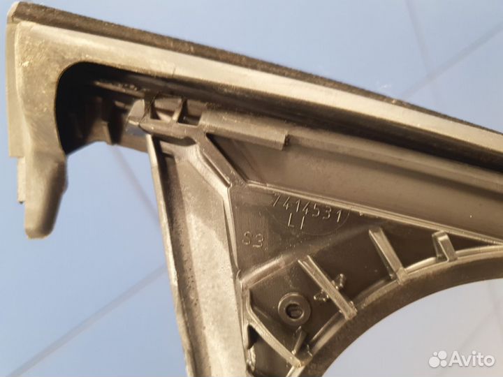 Уплотнитель стекла передней левой двери BMW 3 F30 2011-2018