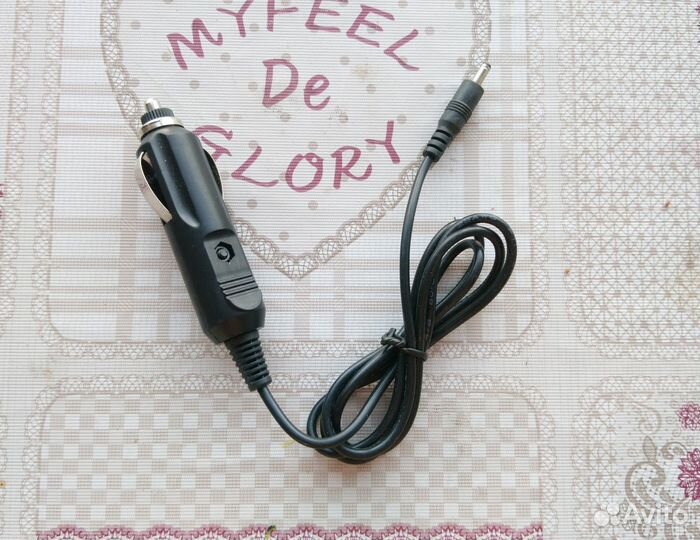 Кабель адаптер в автомобиле