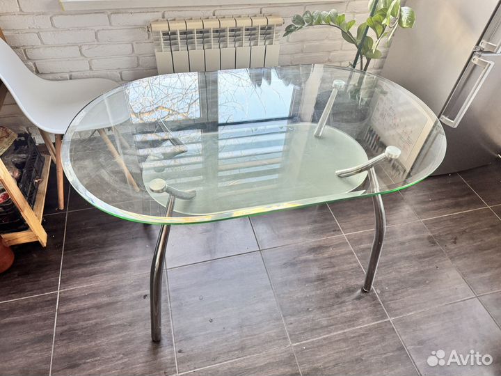 Стол стеклянный