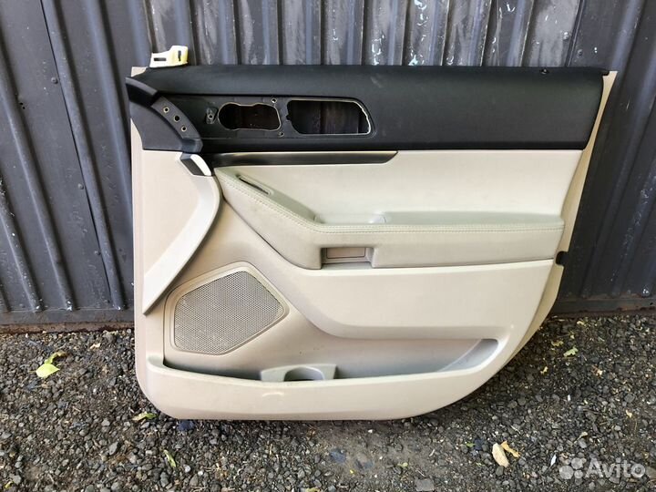 Обшивка двери передней правой Explorer V 10-15