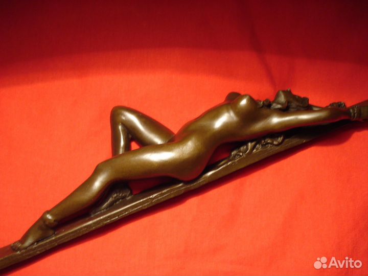 Привязанная Женщина к столбу Франция Эротика 30см