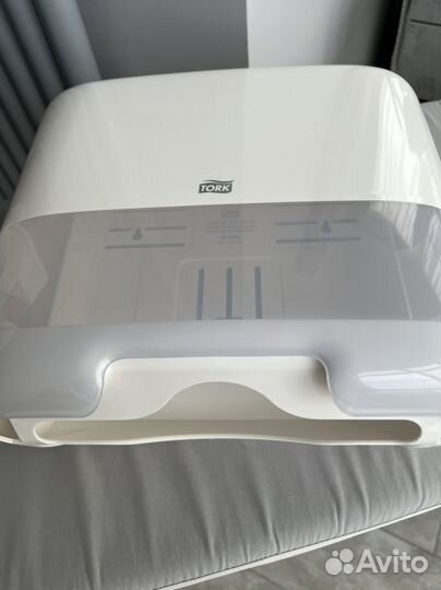 Новый Диспенсер для бумажных полотенец tork
