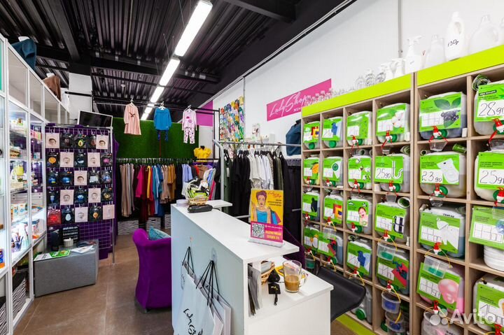 Шоурум Женской одежды и косметики