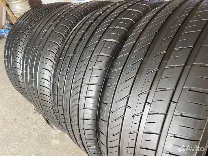 Pirelli P Zero Rosso 235/45 R19 и 275/40 R19 101Y