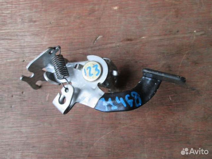 Ручка открывания бензобака Toyota Allex ZZE123