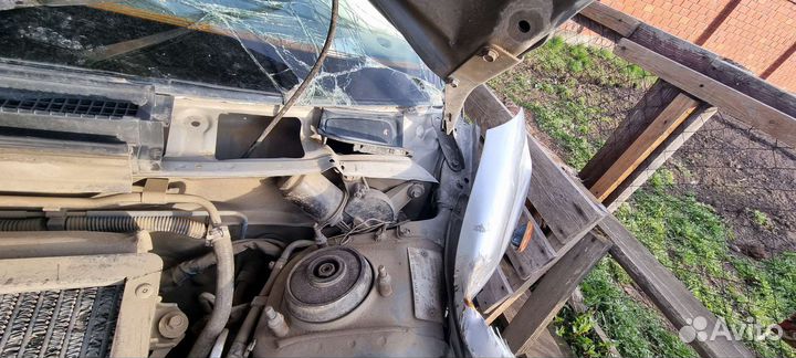 Subaru Forester 2 AT, 1998, битый, 300 000 км
