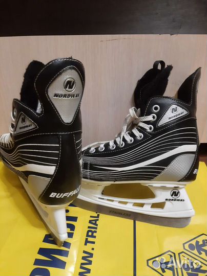 Коньки хоккейные