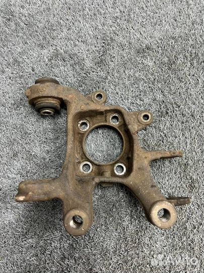 Кулак/цапфа задняя левая Toyota Auris 2013