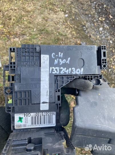 Блок предохранителей на акб Citroen C4 B7, EP6