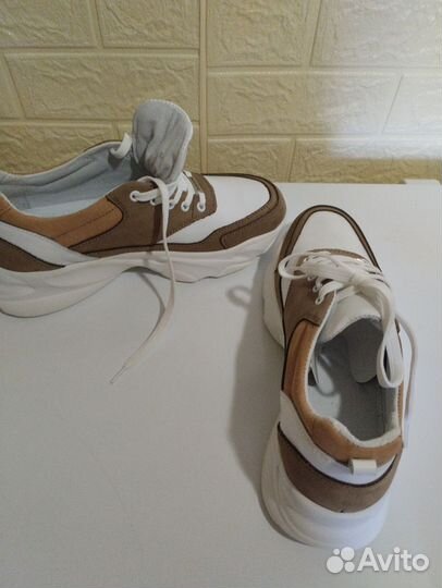 Кроссовки натуральная кожа новые 38 и 39 р