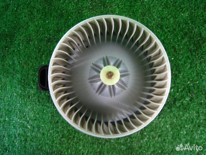 Моторчик печки Toyota Yaris P13 2015