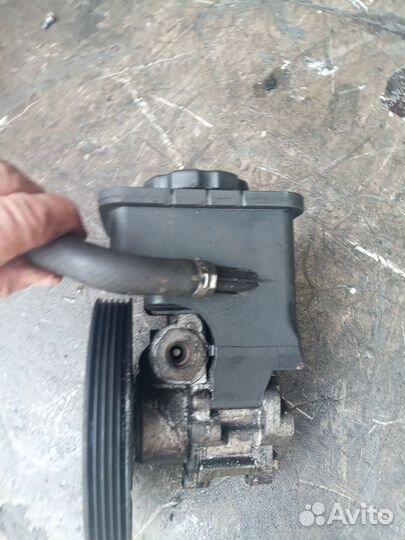 6750938 Насос гидроусилителя руля бмв Е39