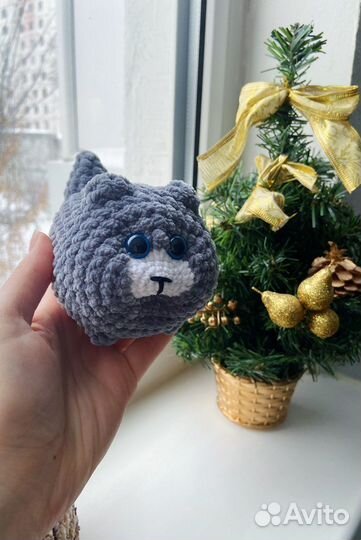 Вязаная игрушка котик